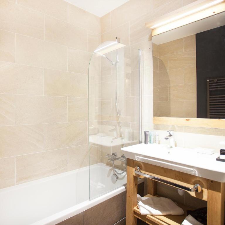Hotel Saint Charles Val Cenis Lanslebourg-Mont-Cenis Bagian luar foto