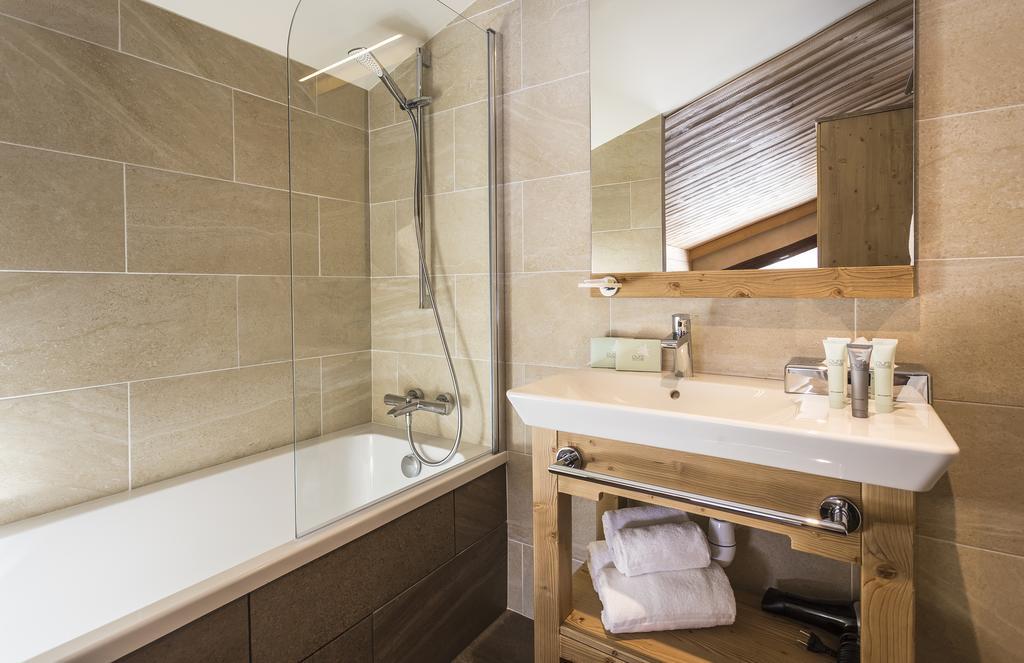 Hotel Saint Charles Val Cenis Lanslebourg-Mont-Cenis Bagian luar foto