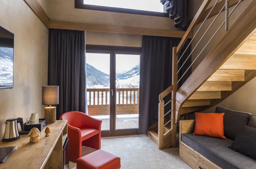 Hotel Saint Charles Val Cenis Lanslebourg-Mont-Cenis Bagian luar foto