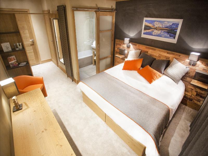 Hotel Saint Charles Val Cenis Lanslebourg-Mont-Cenis Bagian luar foto